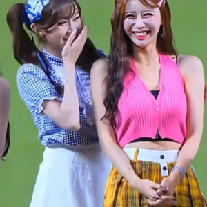 이주은과 이아영이 즐거운 시간을 보내고 있다