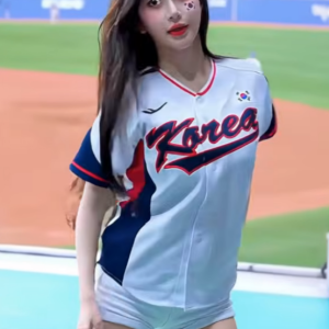 엉덩이 움직임이 매우 매력적으로 만든다