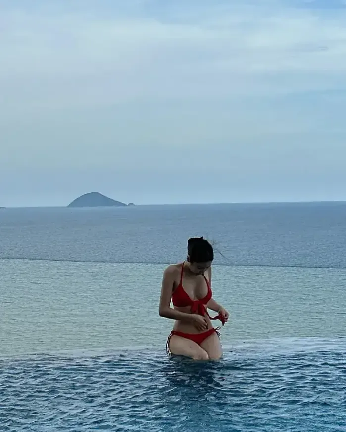 야외 수양장 보다 고층 수영장이 메인