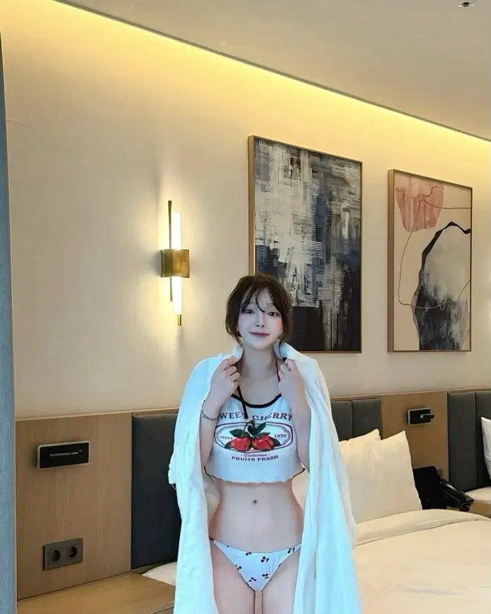 귀여운 수영복 자랑녀