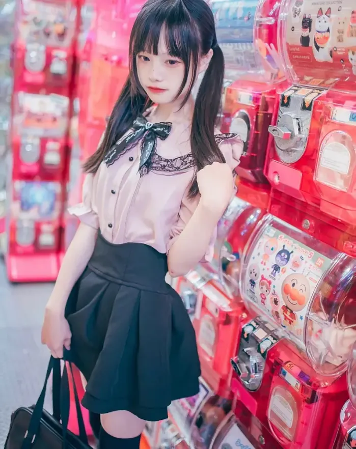 뽑기방에서 팬티 보여주기