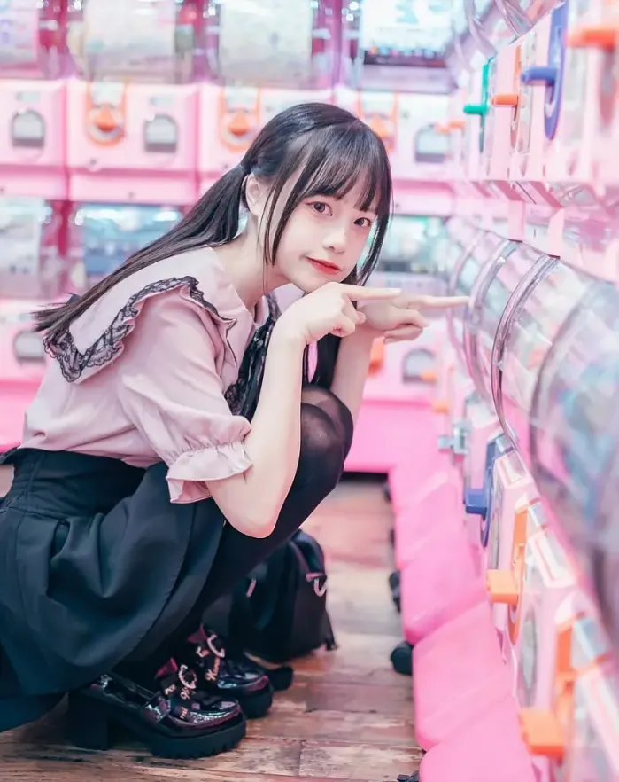 뽑기방에서 팬티 보여주기