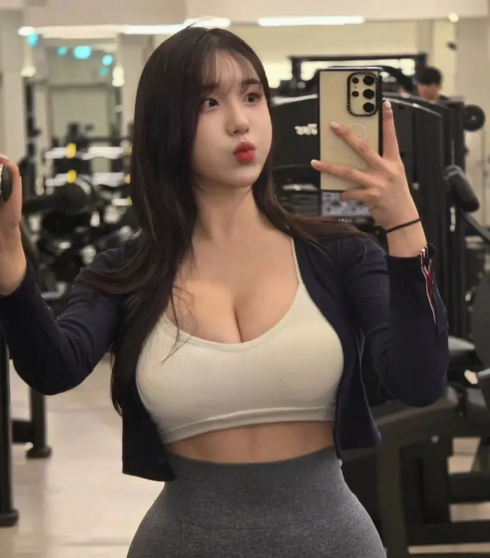 운동하는 수원특례시 김현영 치어리더 시스루