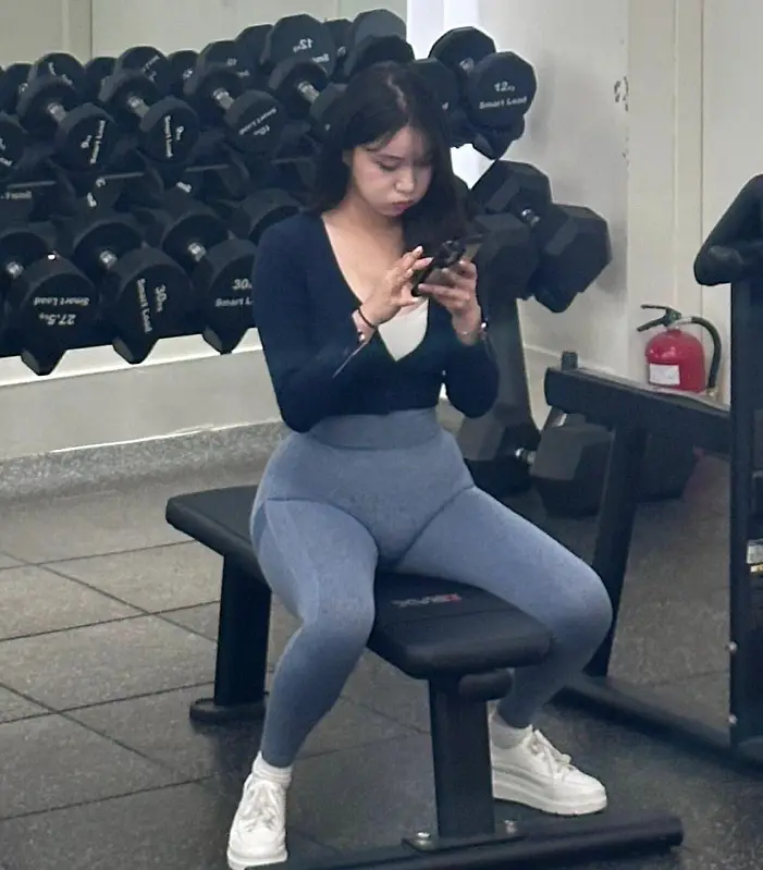 운동하는 수원특례시 김현영 치어리더 시스루