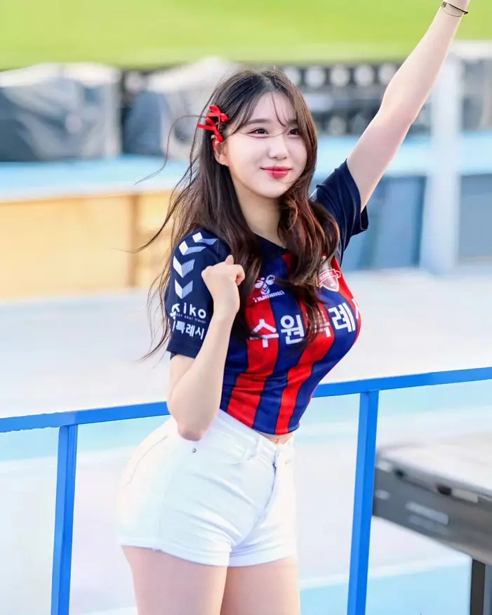 운동하는 수원특례시 김현영 치어리더 시스루
