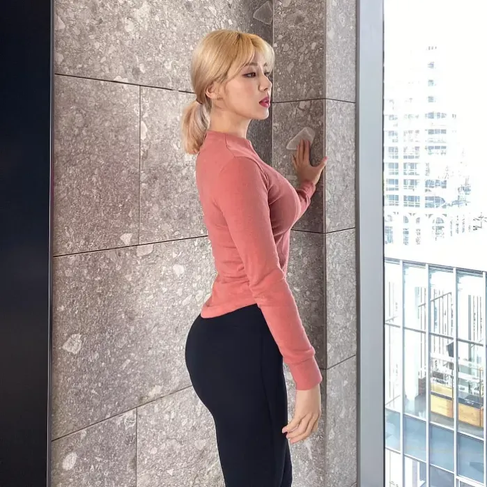 원조 얼짱 여자 헬스트레이너 호불호 몸매