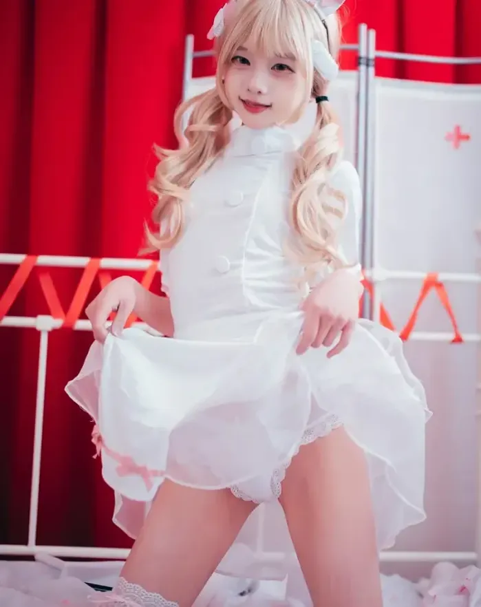 핑크 간호사 코스프레