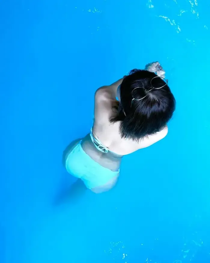 풀빌라 펜션 수영장에서의 비키니 자랑