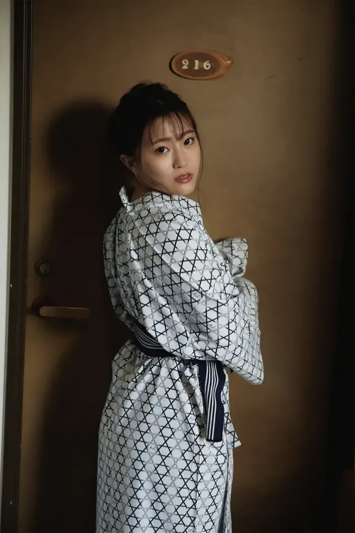 이나미 에리카, 누드 사진집 ‘격정의 눈빛’ Set.02