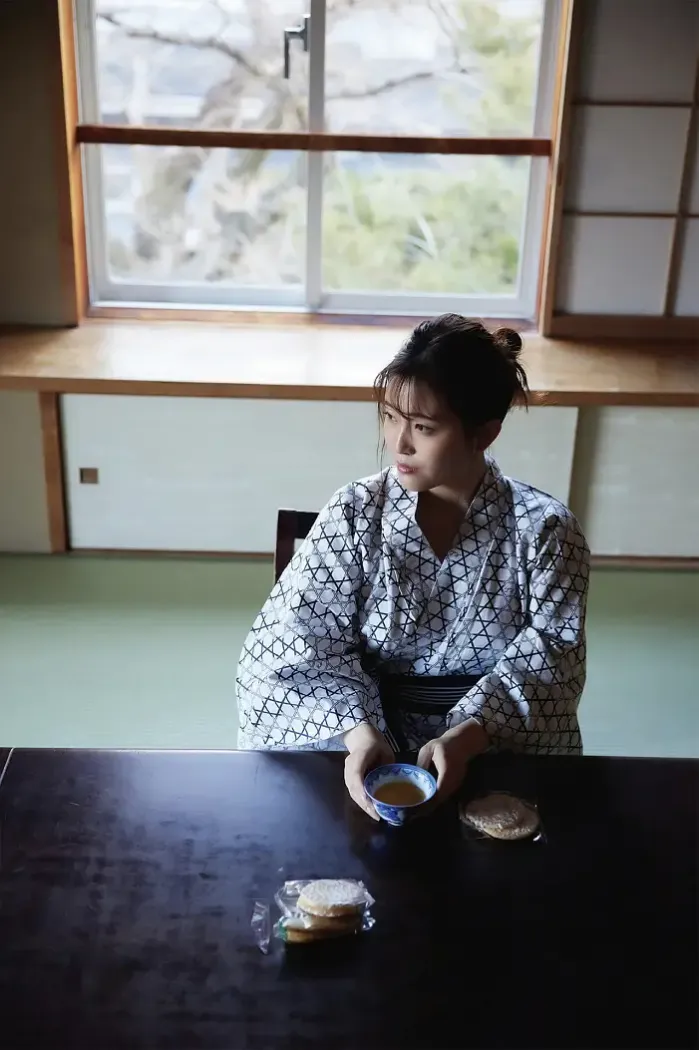 이나미 에리카, 누드 사진집 ‘격정의 눈빛’ Set.02