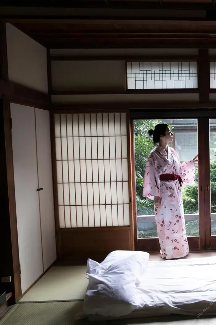 나카무라 미카미, 사진집 [등 뒤로] Set.02