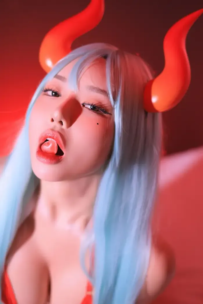 동그란, 포토북 「붉은 서큐버스」 Set.02