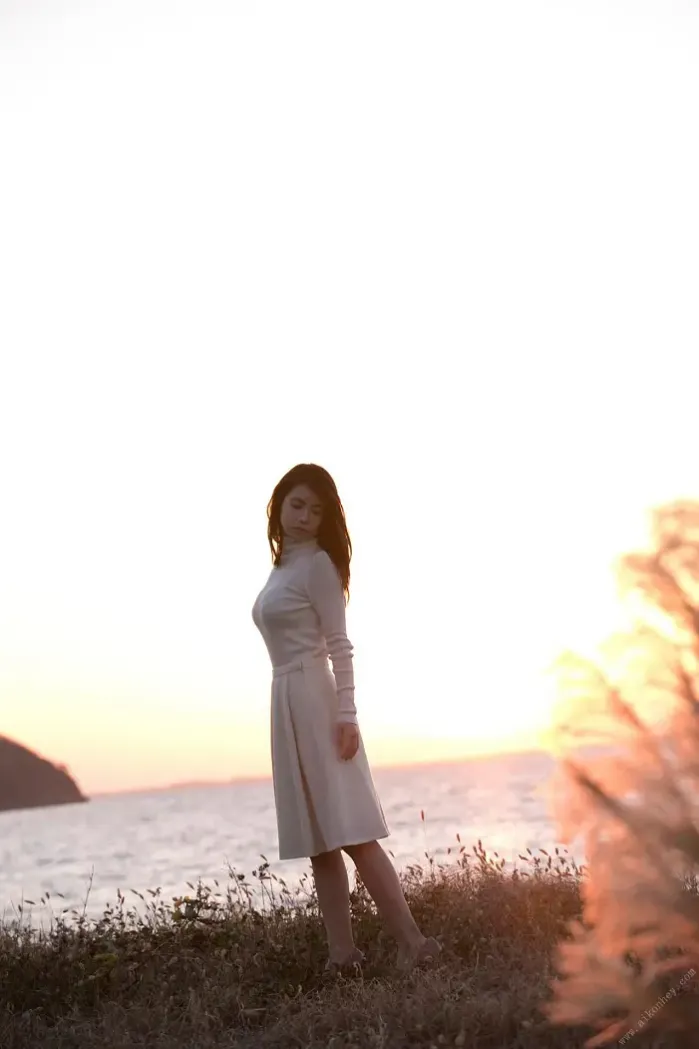 나카무라 미카미, 사진집 [등 뒤로] Set.02