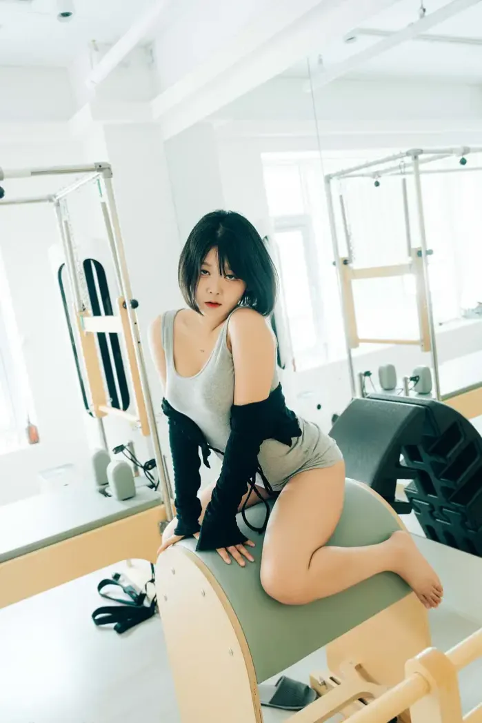 ZIA.Kwon 권지아, Haivia Photobook ‘Oily’ Set.01