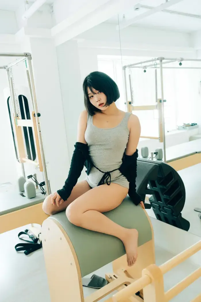 ZIA.Kwon 권지아, Haivia Photobook ‘Oily’ Set.01