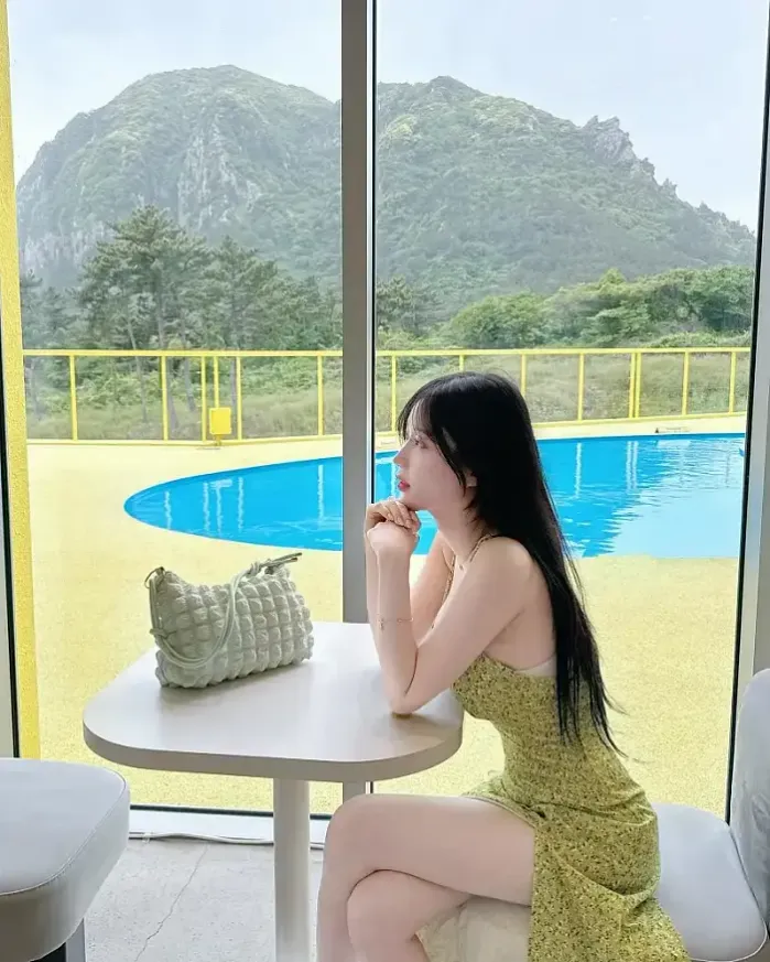 야외샤워장에서의 몸매자랑