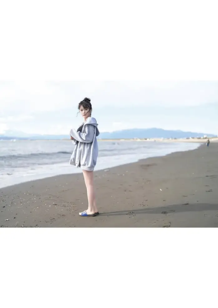 아카리 시라세 1st 사진집 [ 착각 ] Set.02