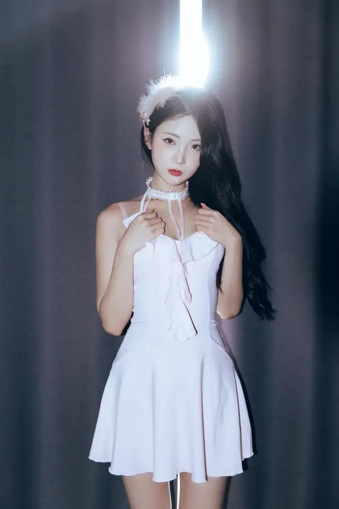 Hanseul 한슬, PhotoBook 「Black Swan」 Set.01