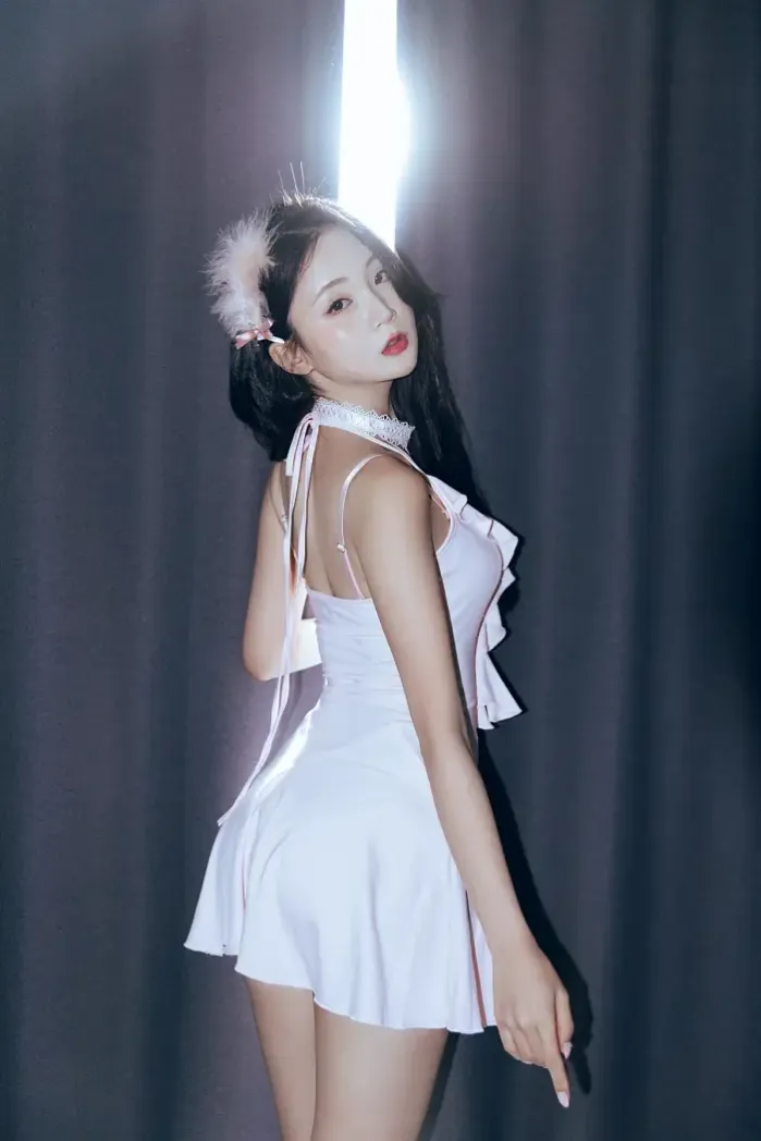 Hanseul 한슬, PhotoBook 「Black Swan」 Set.01