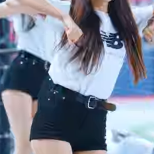 티셔츠만 입어도 완벽 Up 아웃송 김진아 치어리더