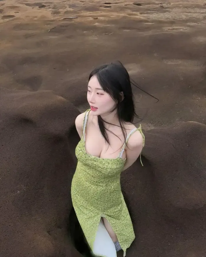 피부가 눈이부시게 하얀 누나