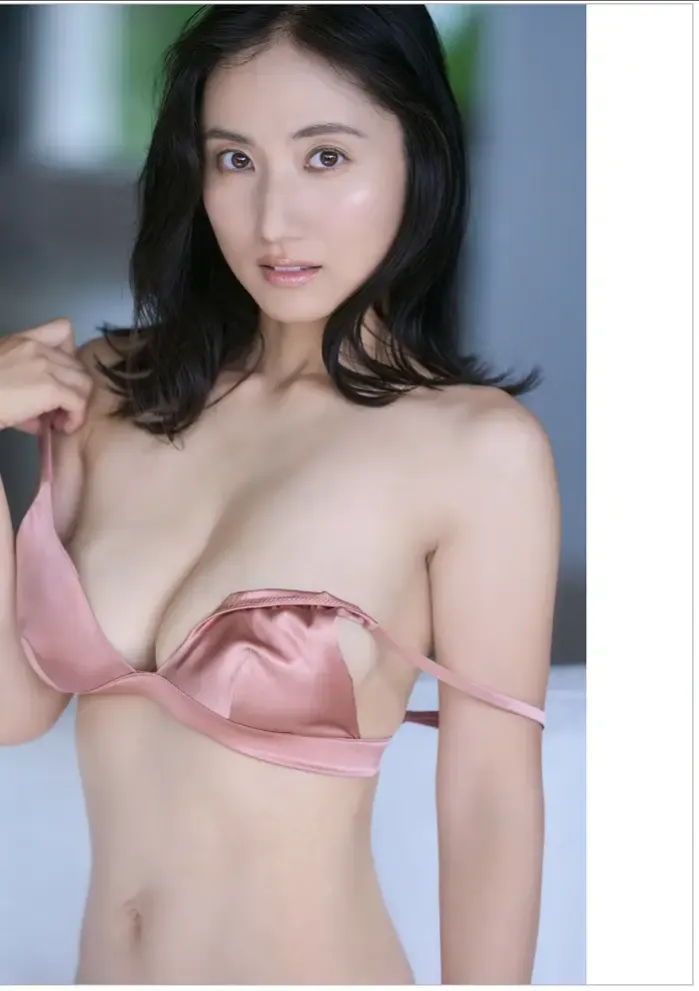 사아야, Weekly Playboy 2025 No.42-43