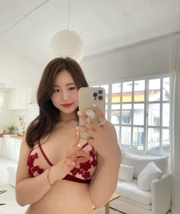 청순한 얼굴에 그렇지 못한 몸매